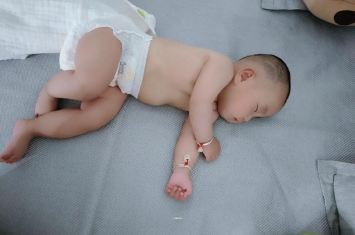 浮梁怀孕多久会显肚子